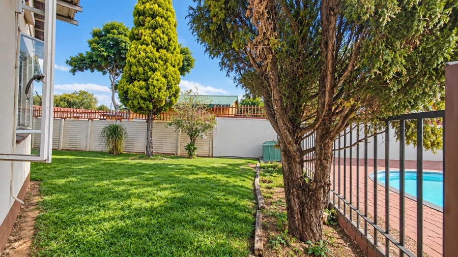 3 Bedroom Property for Sale in Geelhoutpark North West